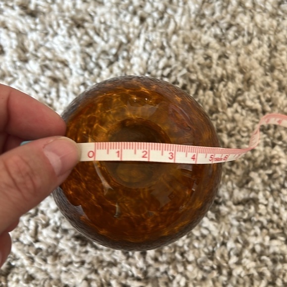 Late 20th Century Jay Strongwater Amber Glass Bud Vase With Enamel Bee - Picture 9 of 10